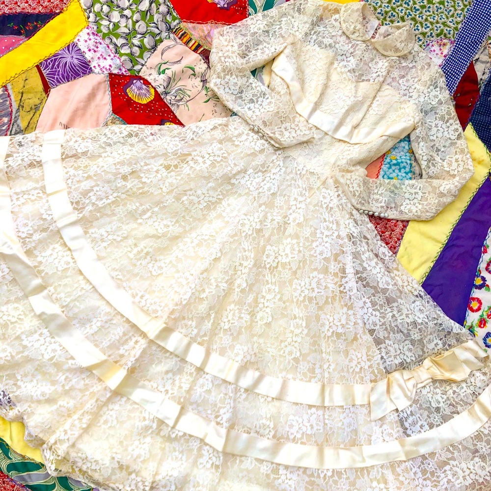 Vintage 1950’s Ivory Lace Wedding Dress